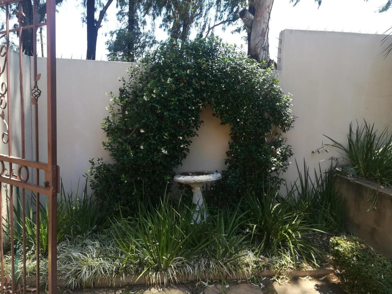 Moon And Sixpence Garden Guest House Muldersdrift Εξωτερικό φωτογραφία