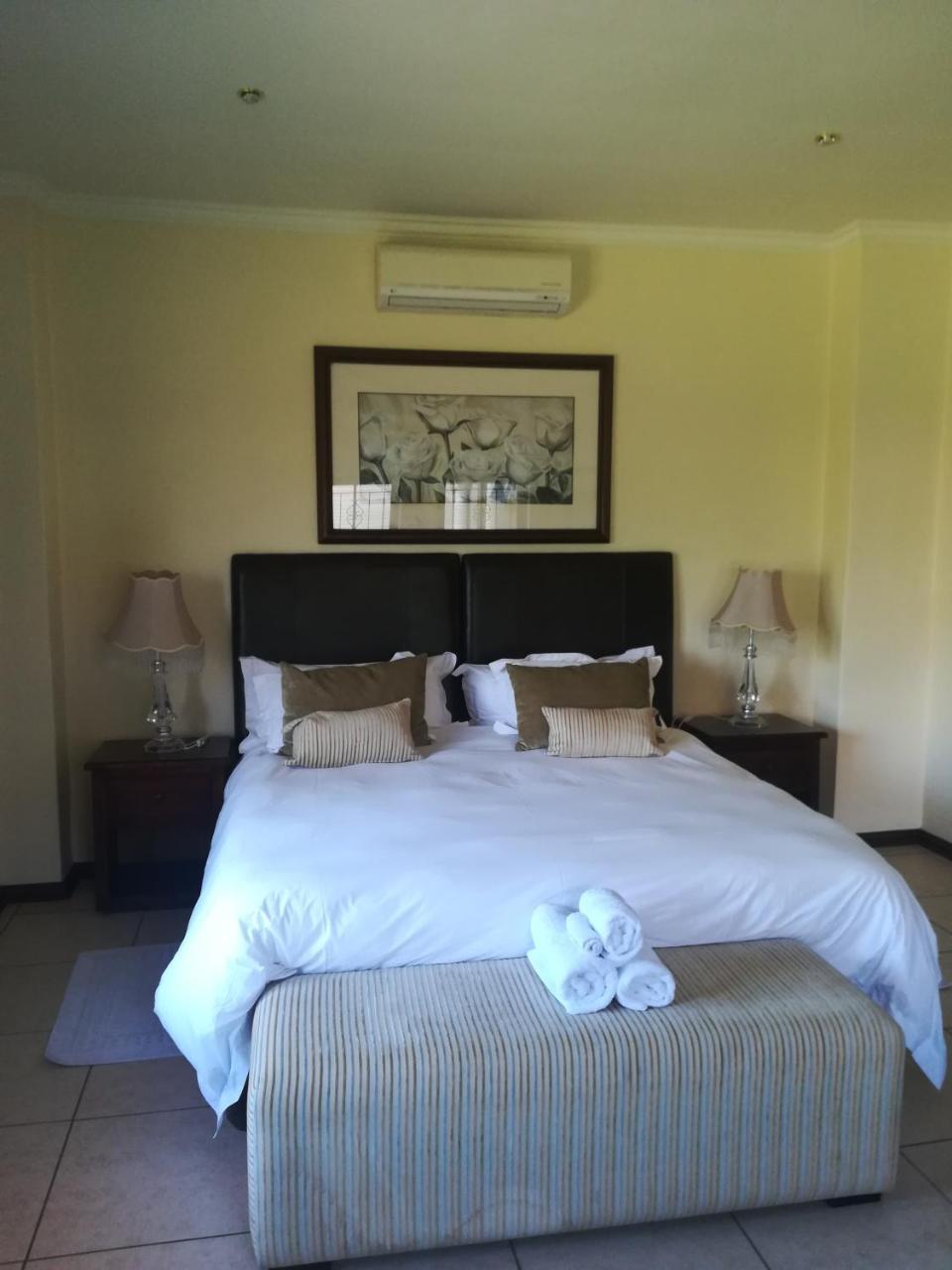 Moon And Sixpence Garden Guest House Muldersdrift Δωμάτιο φωτογραφία